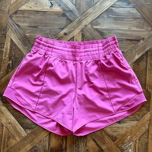 Lululemon Sonic Pink hotty hot 4” high rise